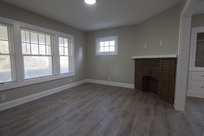 Building Photo - 3574 W 147th St