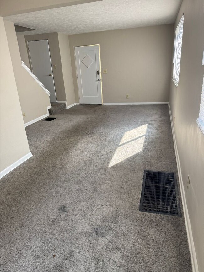 Building Photo - 4052-4054-4054 Halsey Pl