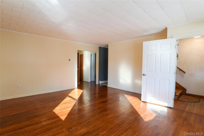 Building Photo - 156 Lampman Ave