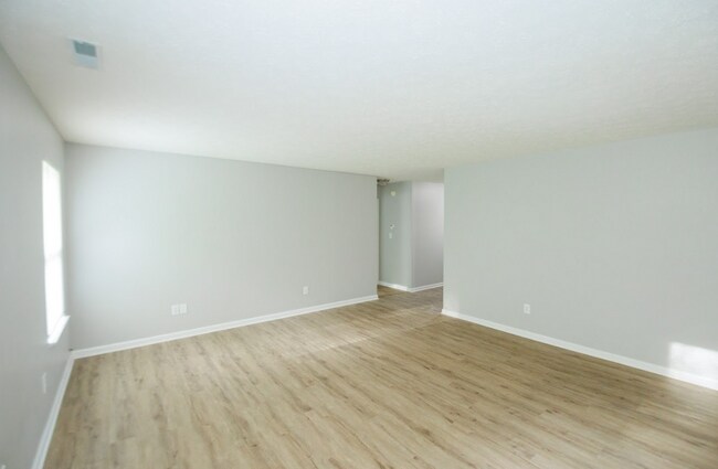 Building Photo - Updated Three Bedroom Single Family Home i...