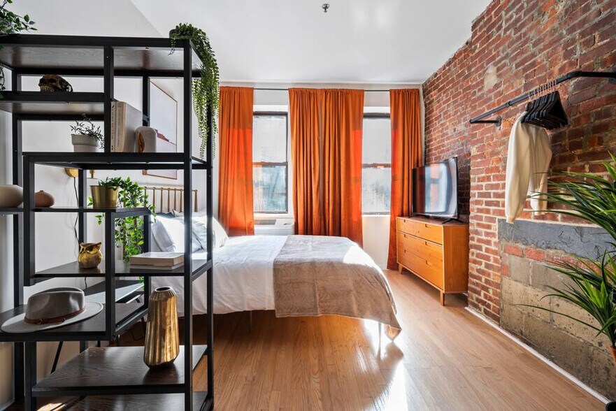 Building Photo - 416 W 49th St