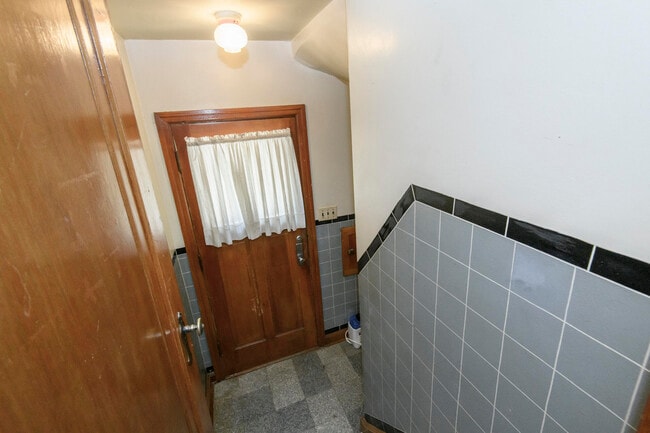 Building Photo - 3940 N 64th St