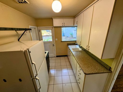 Building Photo - Ready for Move-In! 3 Bed Home $3195