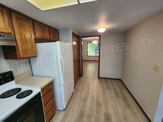 Building Photo - 3 bd 2ba Ranch Style Home with Deck, Fence...