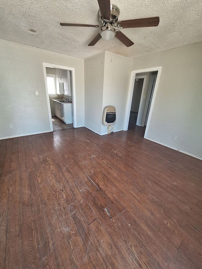 Building Photo - 2 bedroom, 1 bath