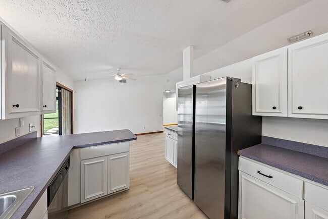 Building Photo - 489 SE Evergreen Terrace