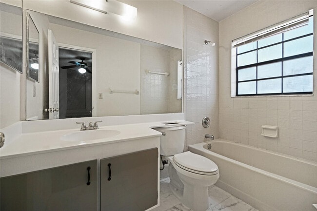 Building Photo - 8807 W Sunrise Blvd