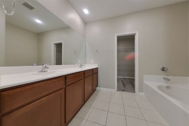Building Photo - 301 Summer Horse Dr