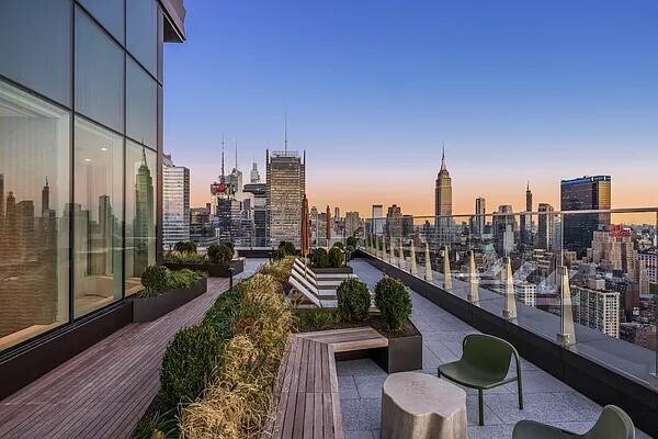 Building Photo - 550 Tenth Avenue