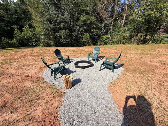 Building Photo - 2560 Hammond Dr
