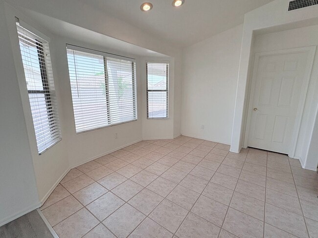 Building Photo - Lovely 3 Bedroom House!