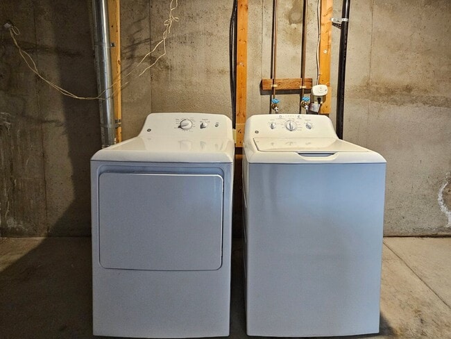 Building Photo - 180 Prairie Ridge Rd