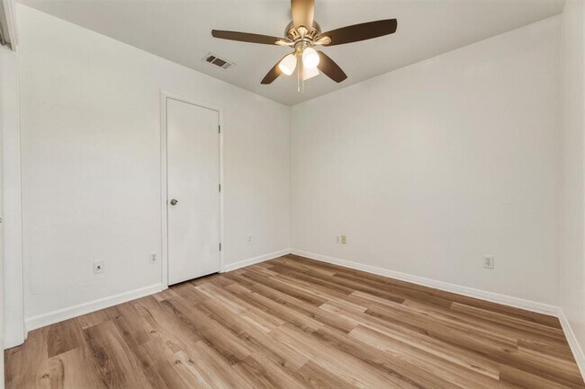 Building Photo - 2908 Whisper Oaks Ln