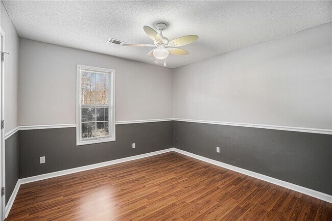 Building Photo - 192 Conifer Ln