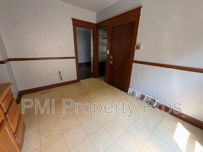 Building Photo - 2222 W Finn Pl