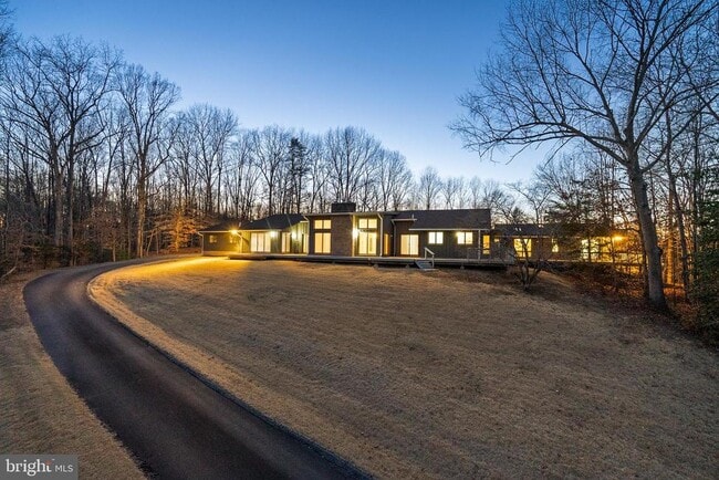 Building Photo - 20 Cessna Ln