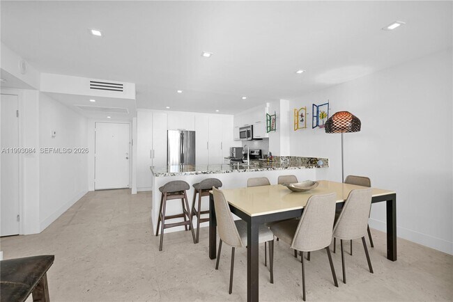 Building Photo - 5555 Collins Ave