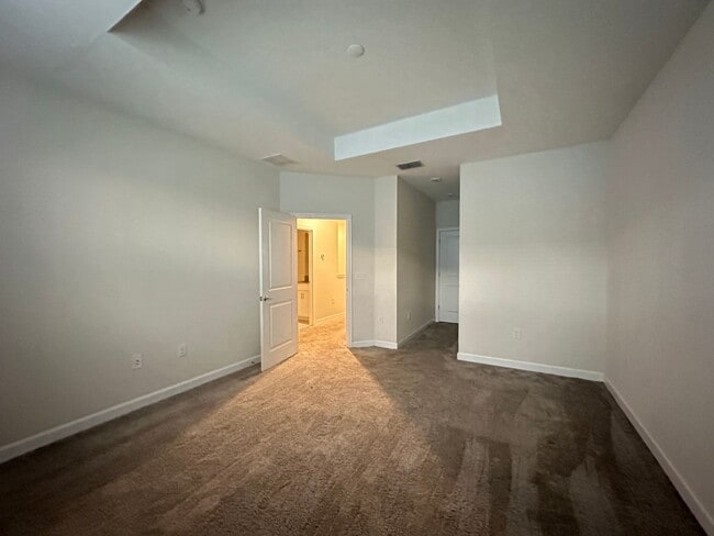 Building Photo - 4 Bed 3.5 Bath Townhouse for rent in Storey Lake