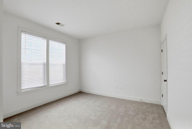 Building Photo - 1312 Volunteer Dr