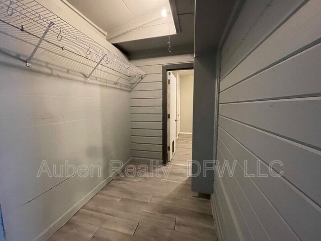 Building Photo - 602 Bellaire Dr