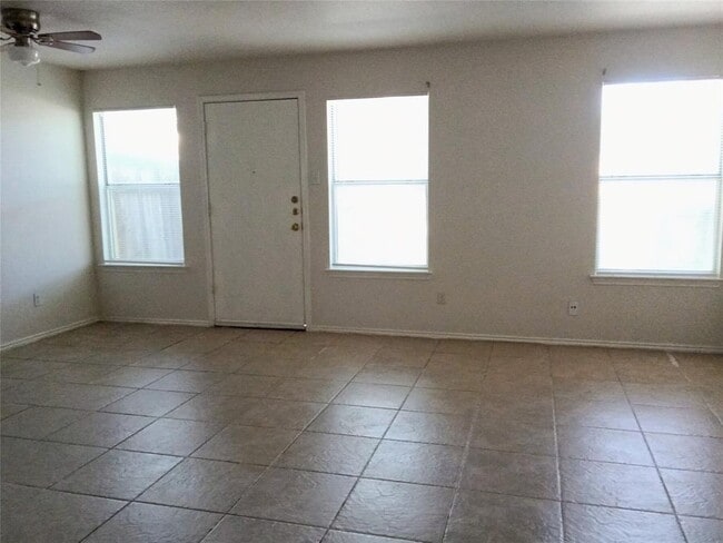 Building Photo - 9627 Sugar Hill Dr
