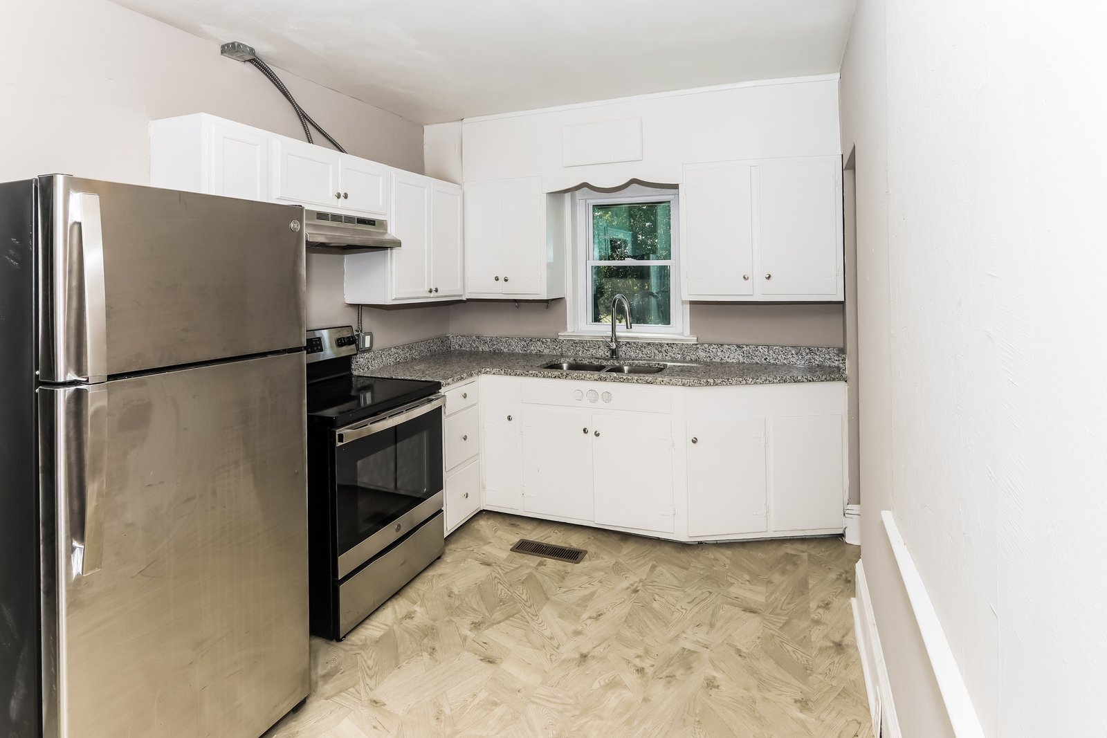 Building Photo - 870 Lynhaven Ave