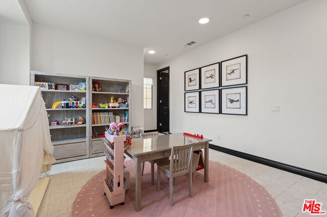 Building Photo - 55 suede