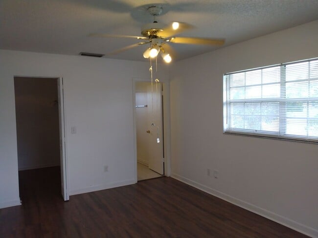 Building Photo - 2 bedroom 2 bathroom adorable house for rent