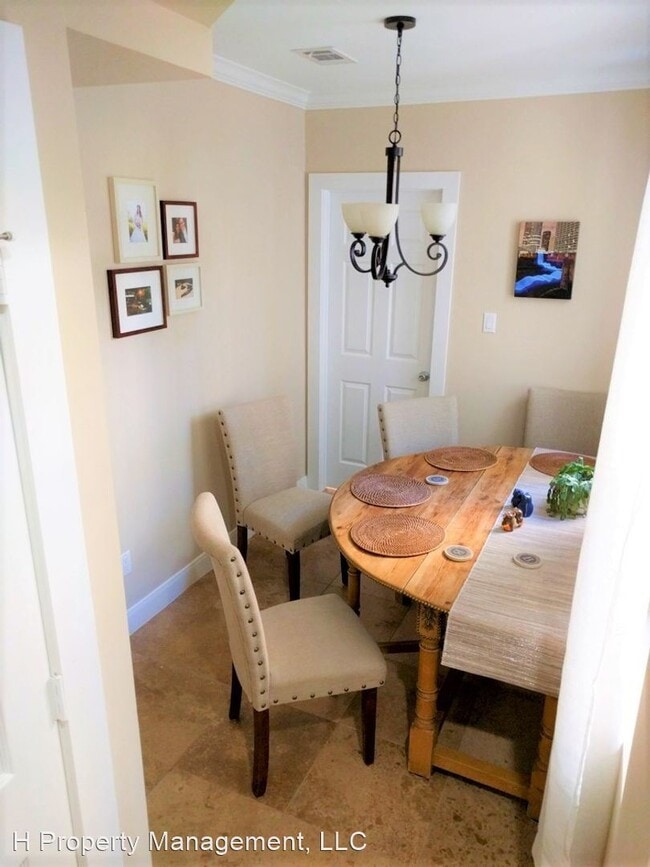 Building Photo - 4 br, 2 bath Room For Rent - 1706 Bolsover St