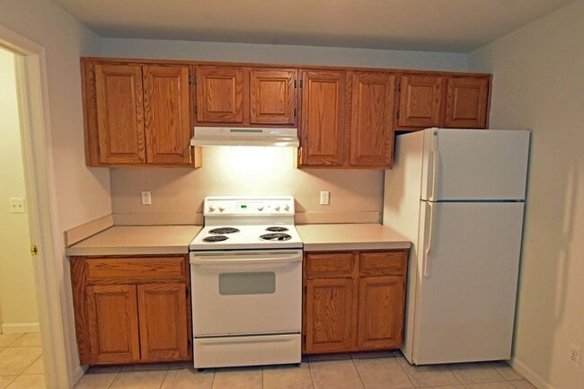 Building Photo - Shelby TWP 2-BR, 2-BA with Attached Garage...