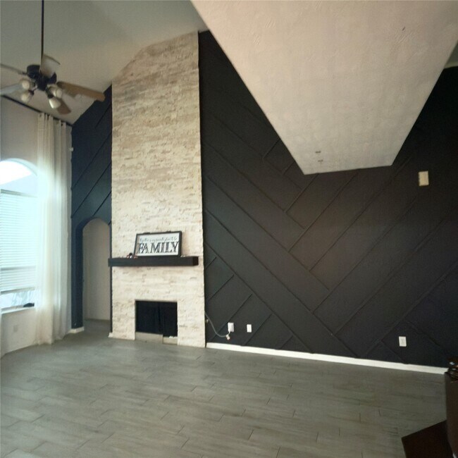 Building Photo - 20954 Kransburg Ridge Dr