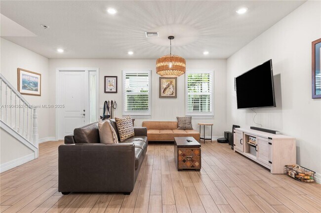 Building Photo - 1030 Eucalyptus Dr