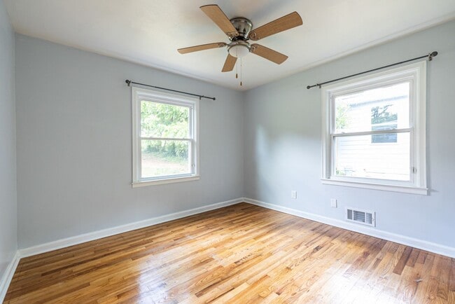 Building Photo - Spacious 4-Bedroom Ranch Home in Belvedere...