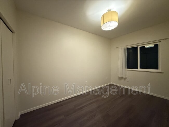 Building Photo - 562 29th St