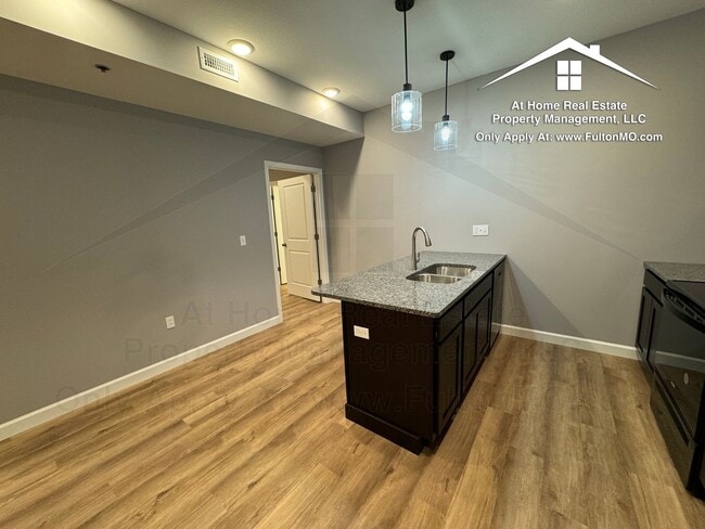 Building Photo - 2610 N Bluff St