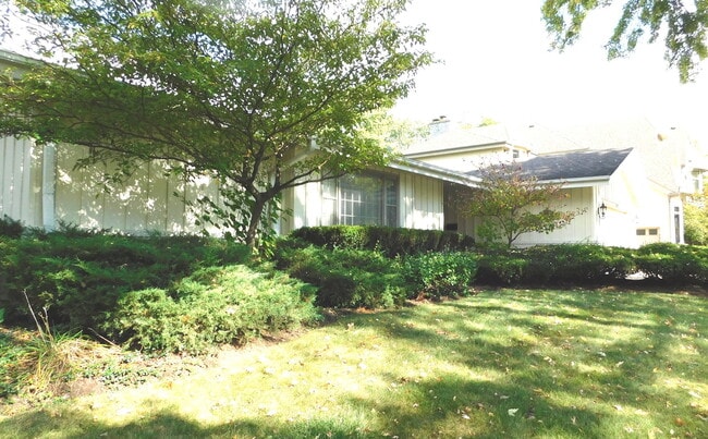 Building Photo - 1117 Summit Hills Ln