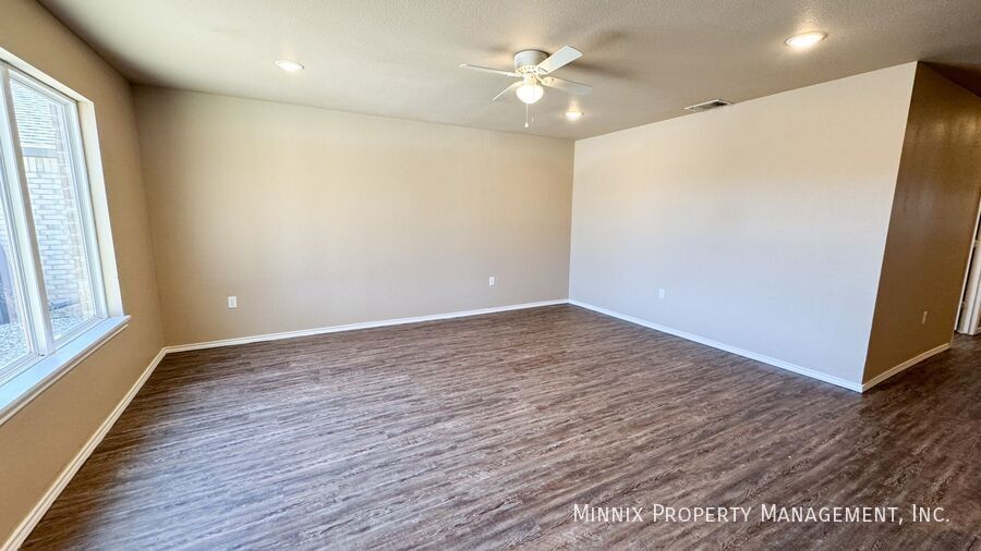 Building Photo - 2519 N Ave O