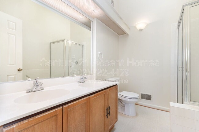 Building Photo - 6143 Summer Park Ln