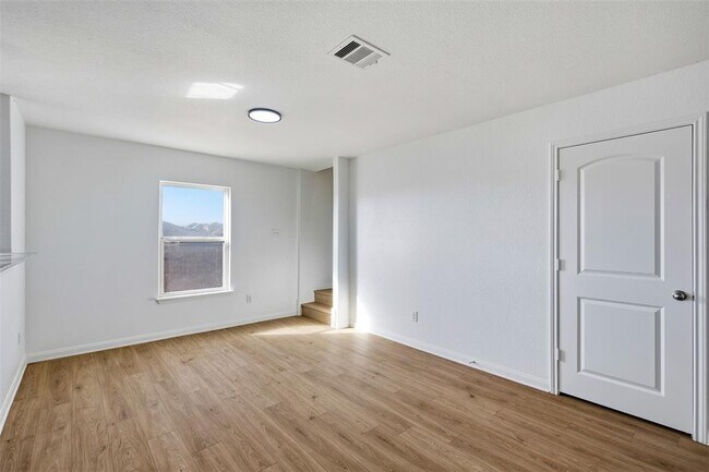 Building Photo - 1013 Woodward Ct