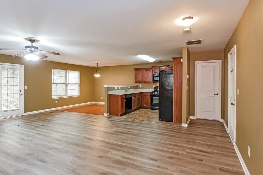 Building Photo - 327 Village Chase