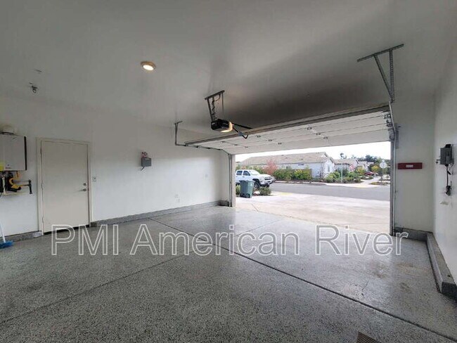 Building Photo - 2053 Skipper Cv Wy