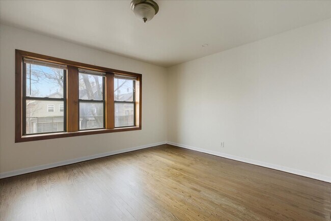 Building Photo - 3558 W Cortland St