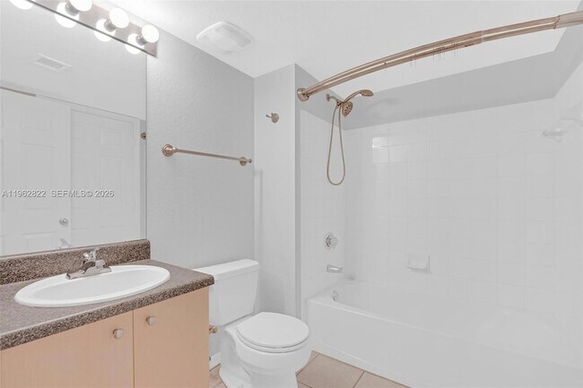 Building Photo - 2586 Centergate Dr