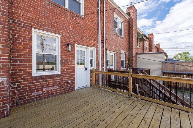Building Photo - 1055 Parksley Ave