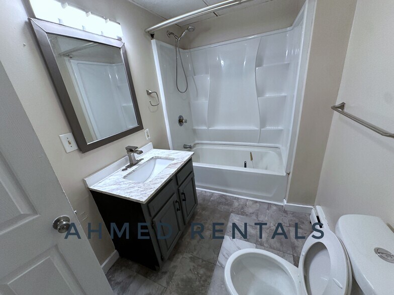 Building Photo - 37 Tate St