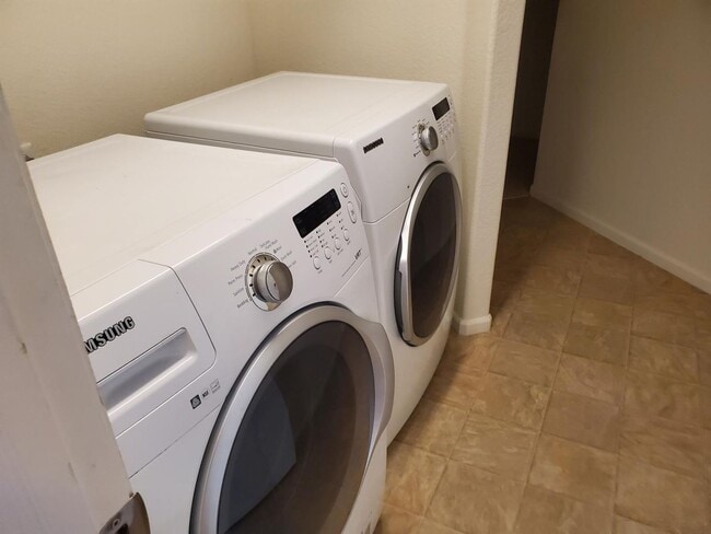 Building Photo - Tri-Level with Primary at top and 2 bedrooms on the lower level.