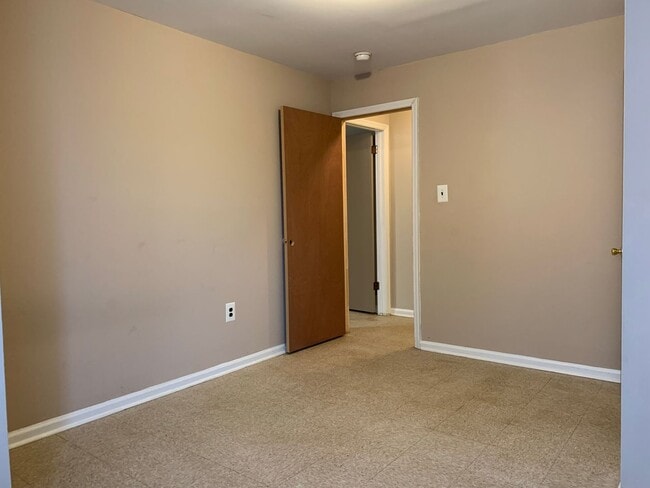Building Photo - 3035 Frankford Ave