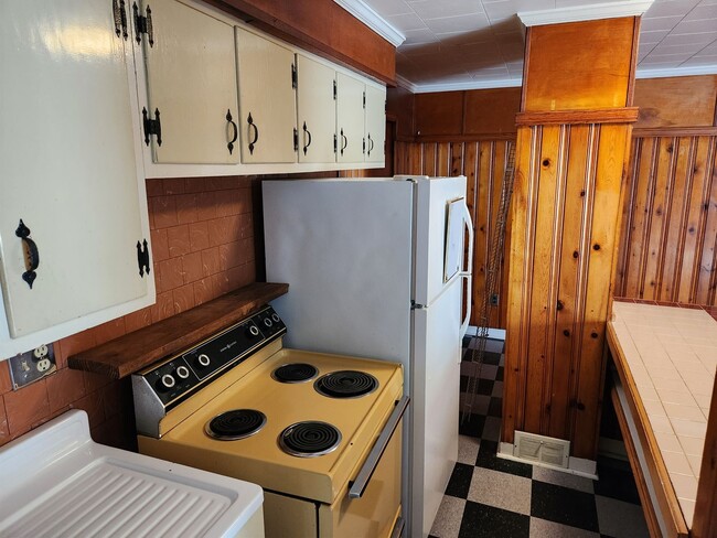 Building Photo - Conveniently Located One Bedroom Apartment...