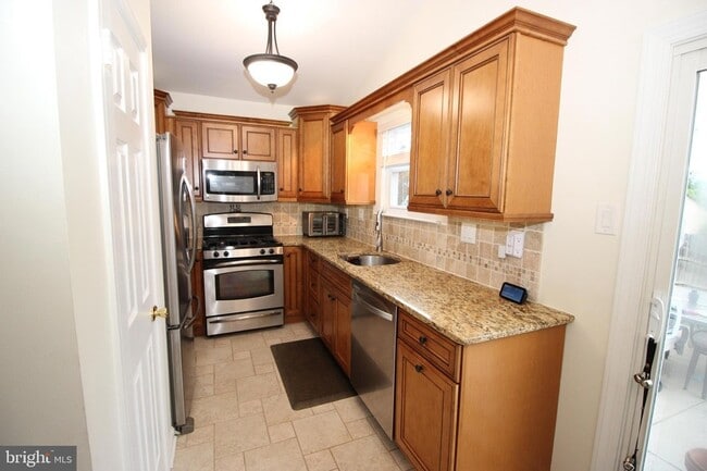Building Photo - 26 Steeplechase Cir