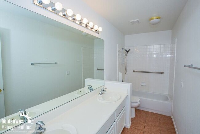 Building Photo - Modern & Inviting 4Bdm 2.5Ba Home with Private Pool